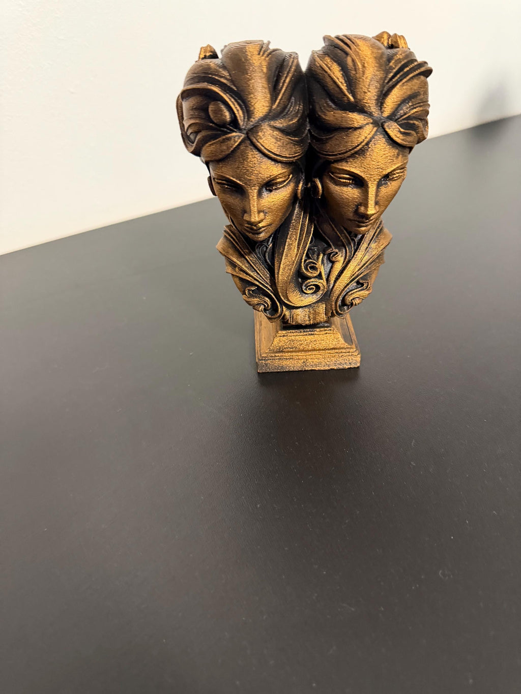 Gémeaux  Zodiac Sculpture – Astrology Decor – Twin Sign Statue – Spiritual Home Decor – 3D Printed Bronze Effect – Unique Gift