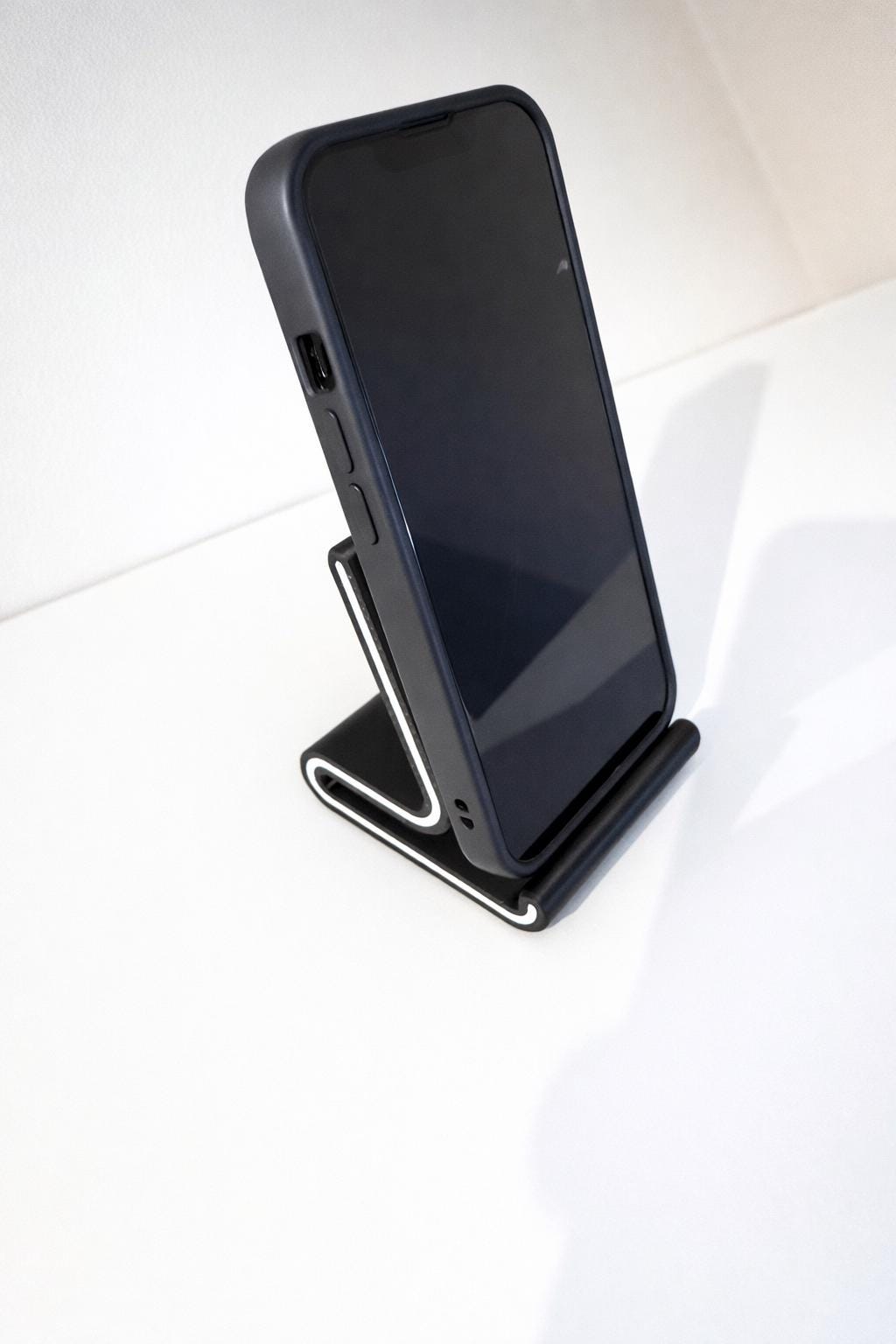 Support téléphone design minimaliste – support smartphone bureau – dock téléphone moderne – accessoire bureau pratique – idée cadeau