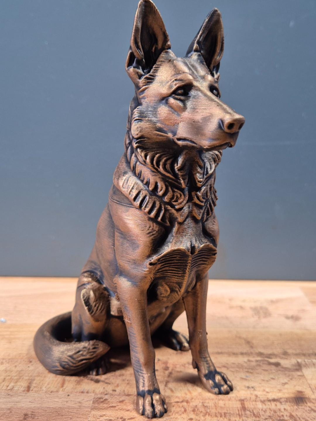 Statue Berger Allemand Bronze – Sculpture Chien Réaliste – Décoration Moderne – Figurine Chien 3D – Cadeau Amoureux des Chiens