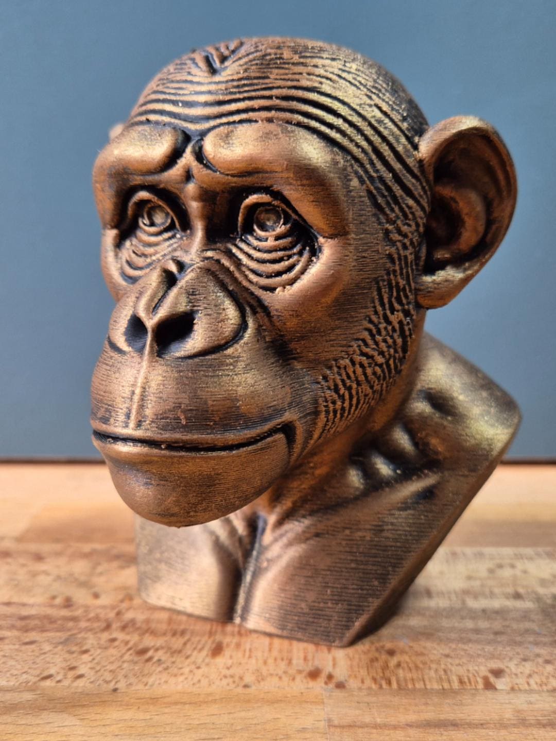 Buste chimpanzé réaliste – Statue singe effet bronze – Sculpture animale moderne – Décoration originale 3D