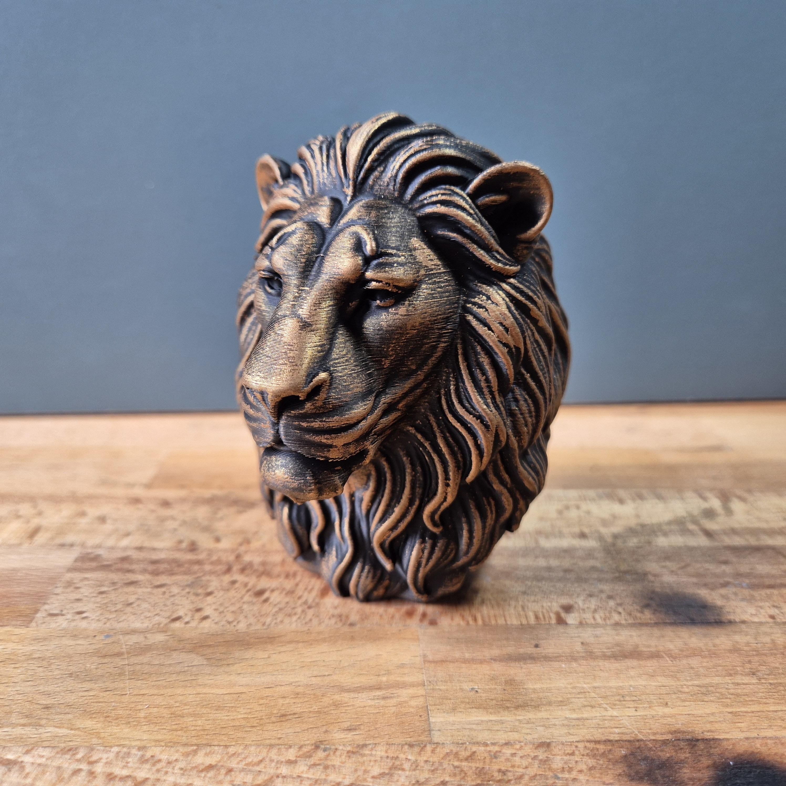 Buste lion réaliste – Statue lion effet bronze – Sculpture tête de lion – Décoration prestige moderne