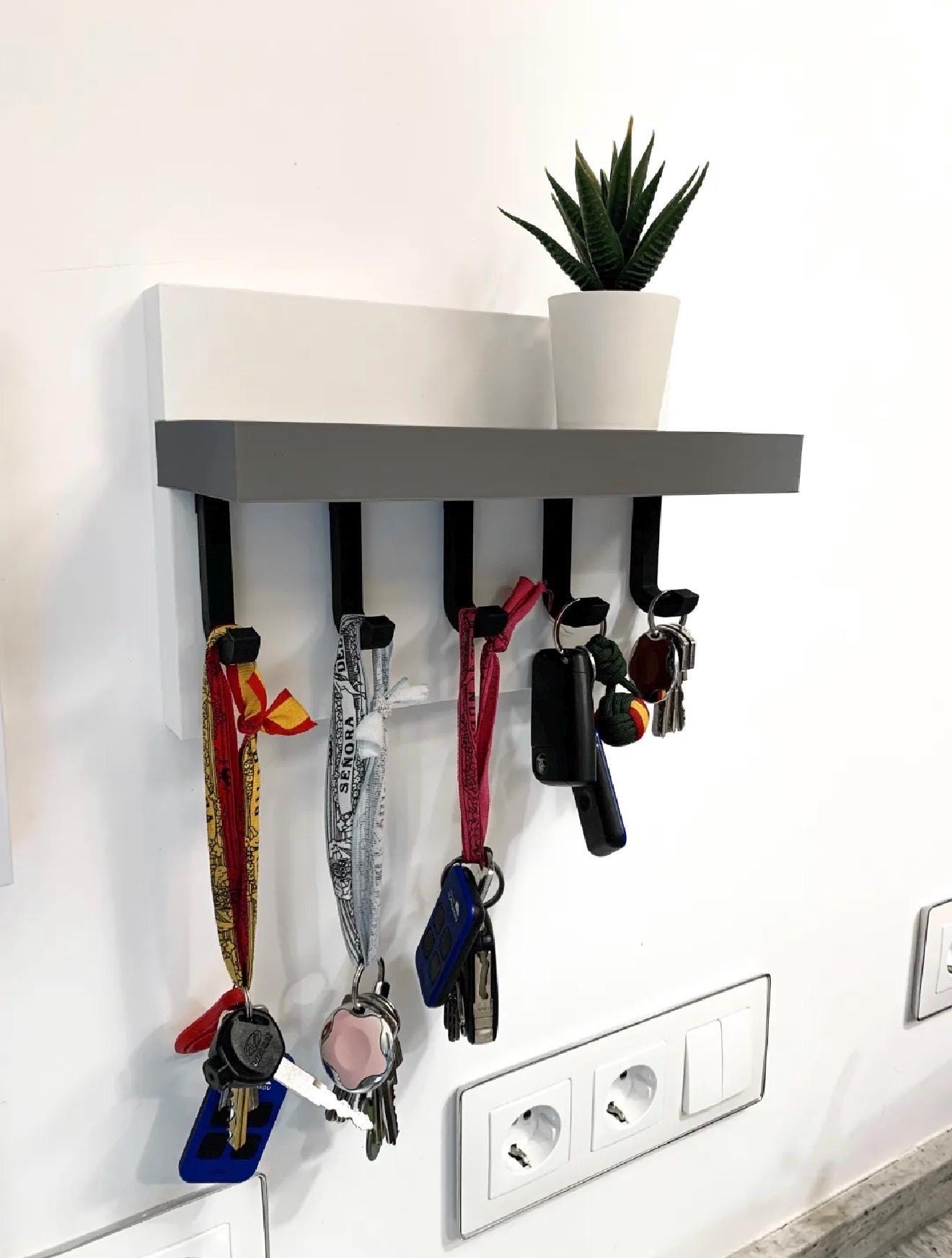 Porte-Clés Mural avec Étagère – Support Clés Design Moderne – Rangement Entrée – Décoration Maison – Idée Cadeau Utile
