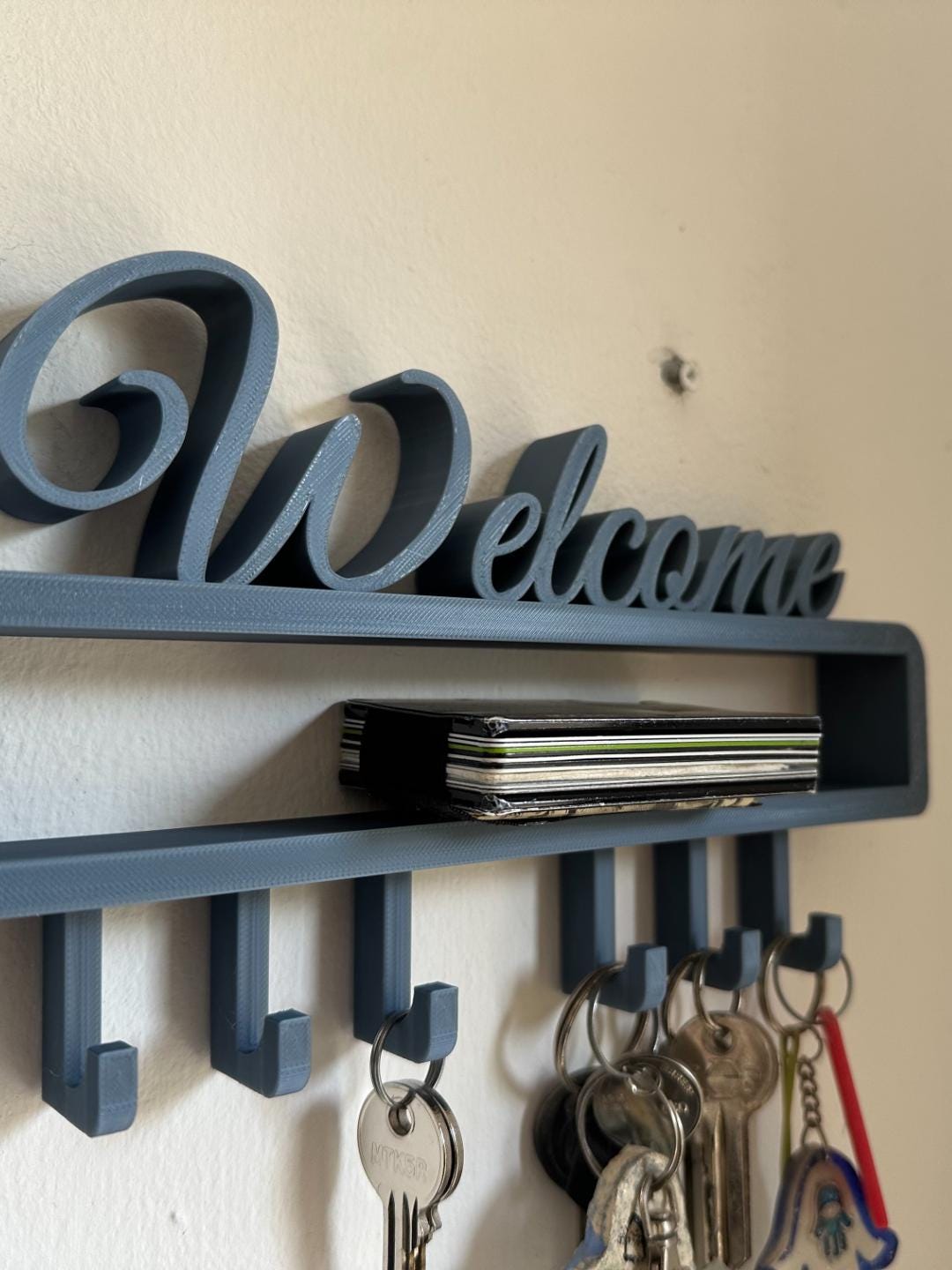 Porte clés mural Welcome avec étagère – Support clés design – Rangement entrée – Décoration murale pratique – Organisation maison