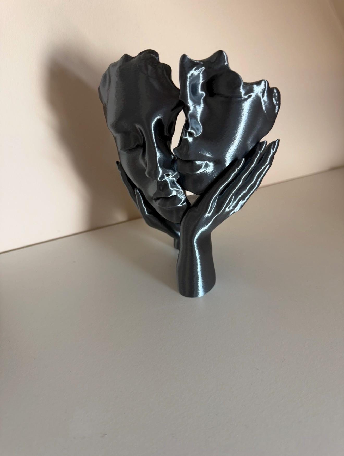 Statue visage abstrait – Sculpture moderne couple – Décoration design visage entrelacé – Art minimaliste – Objet déco contemporain