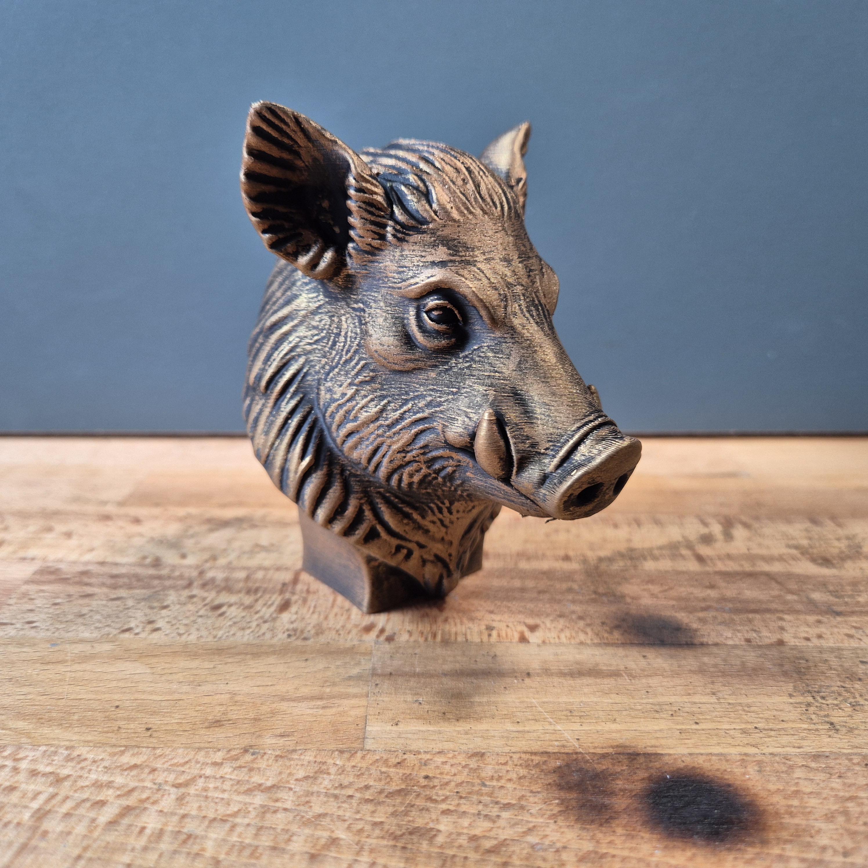 Tête de sanglier décorative – Statue murale style bronze – Décoration rustique chasse – Sculpture animale – Objet déco nature