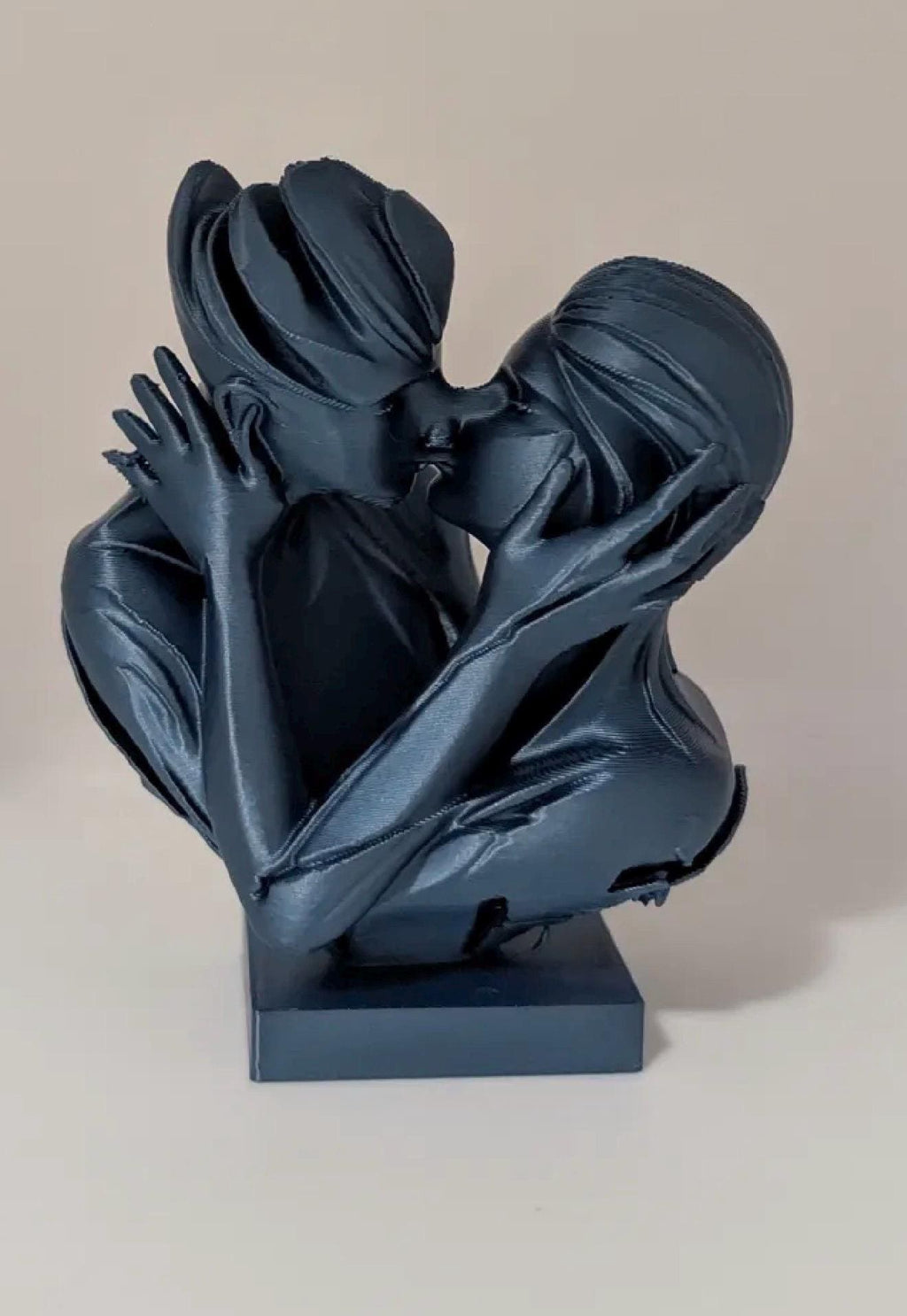 Sculpture Couple Moderne Noir – Statue Romantique Design en Impression 3D | Décoration Intérieure Élégante & Contemporaine