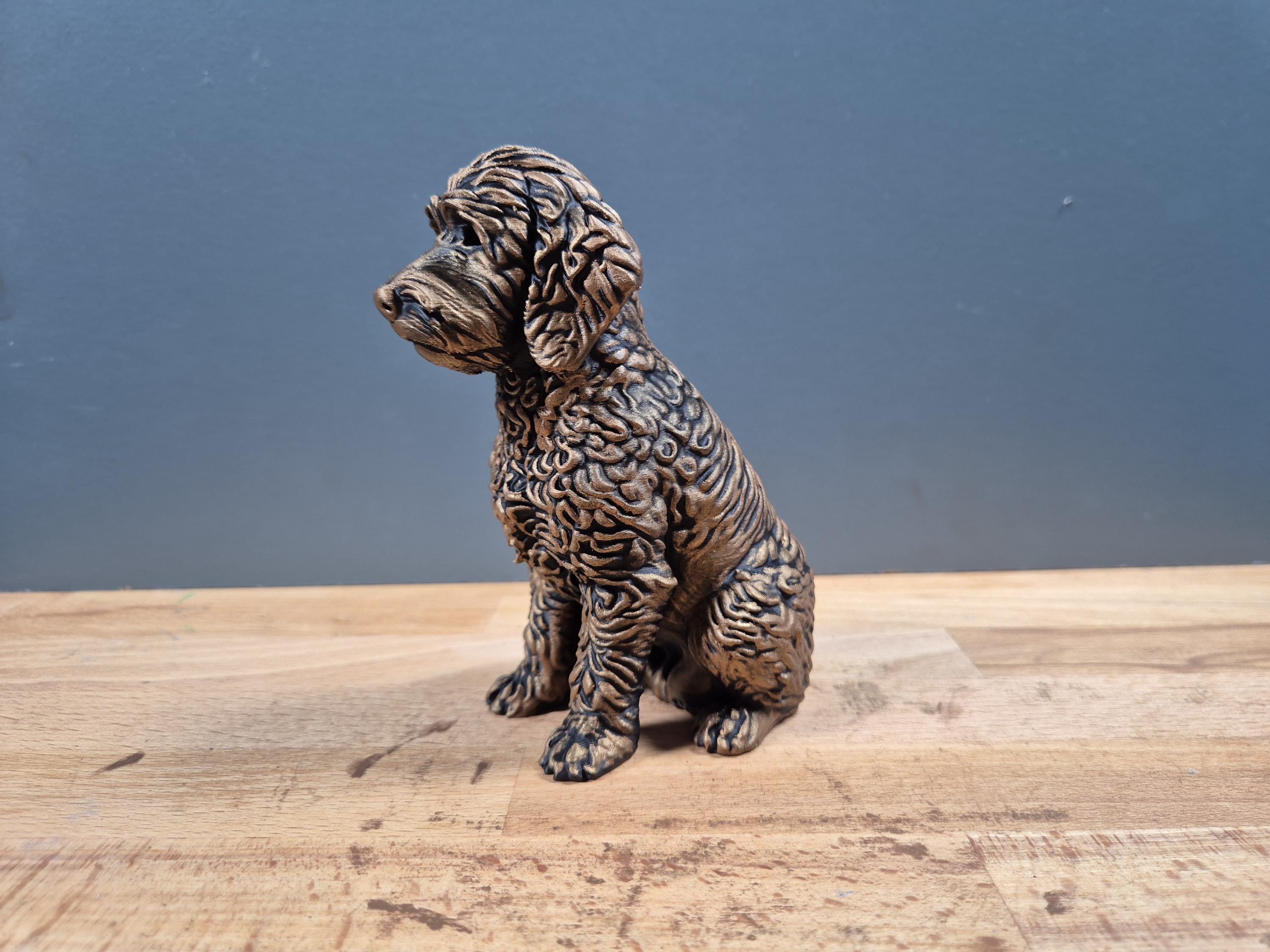 Statue Goldendoodle en impression 3D – Chien décoratif effet bronze – Idée cadeau pour amoureux des chiens