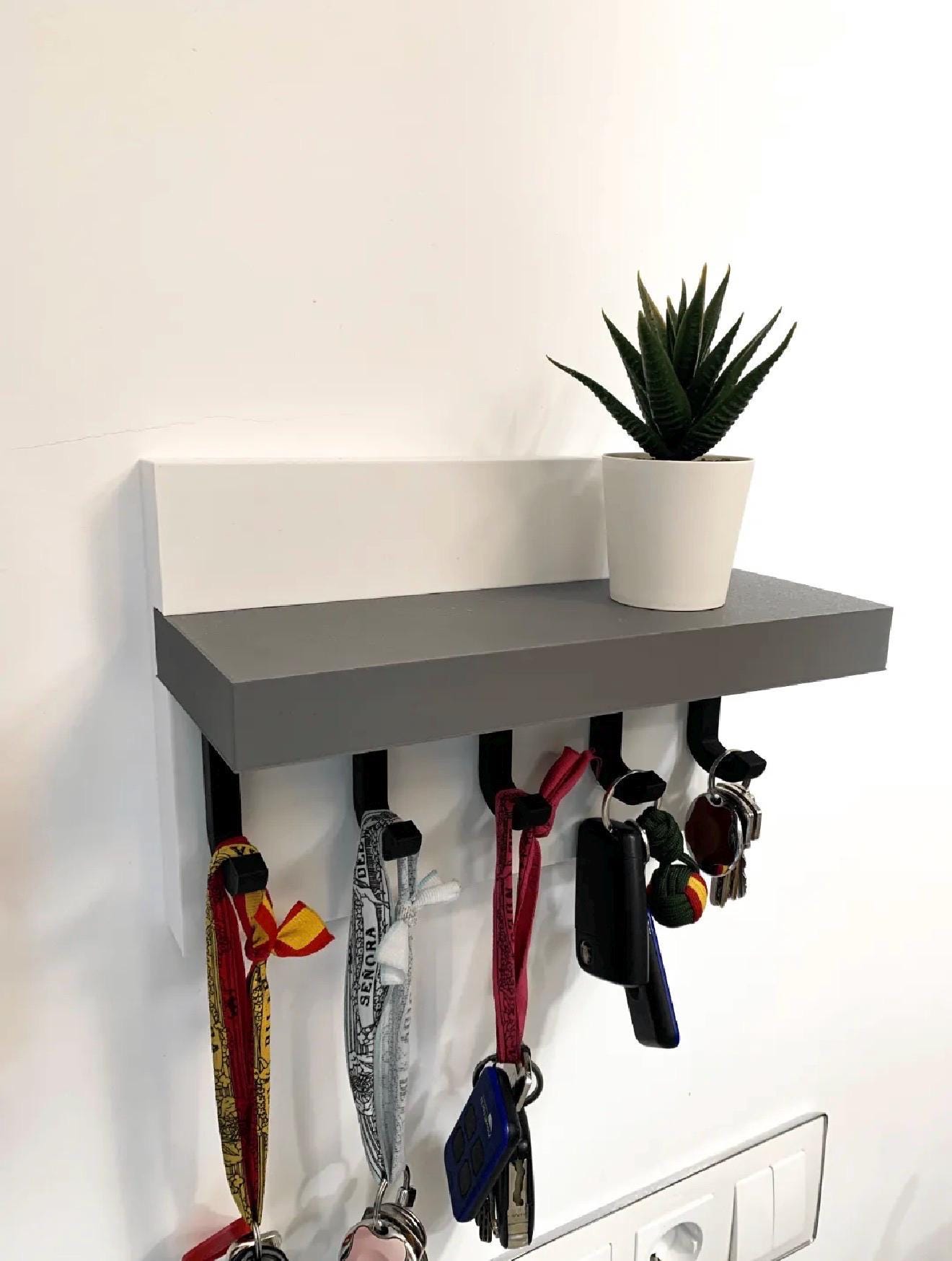 Porte-Clés Mural avec Étagère – Support Clés Design Moderne – Rangement Entrée – Décoration Maison – Idée Cadeau Utile