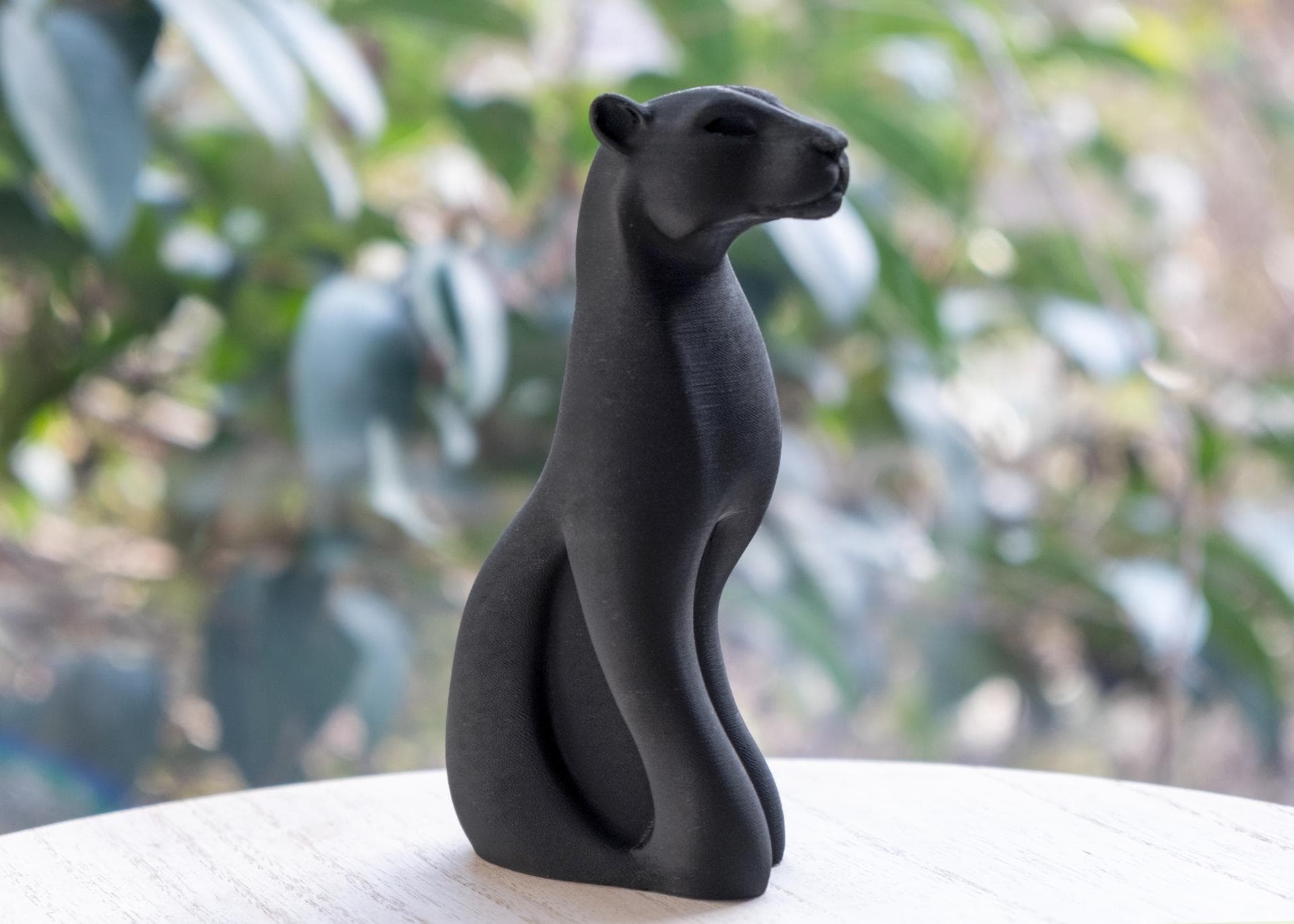 Panthère Noire Élégante – Sculpture Moderne Minimaliste