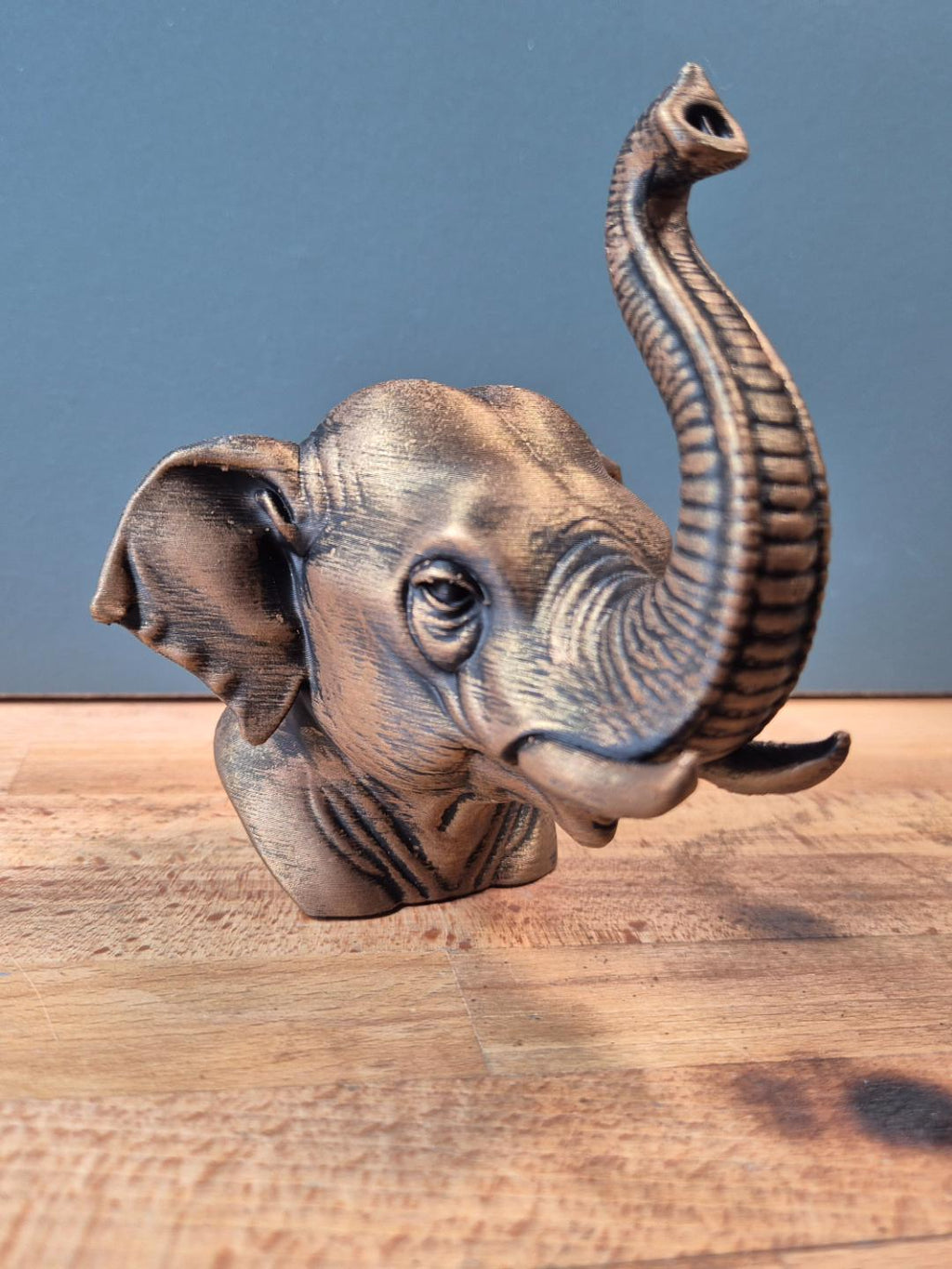 Tête d’éléphant décorative – Statue effet bronze – Sculpture animale moderne – Décoration intérieure élégante – Objet déco nature