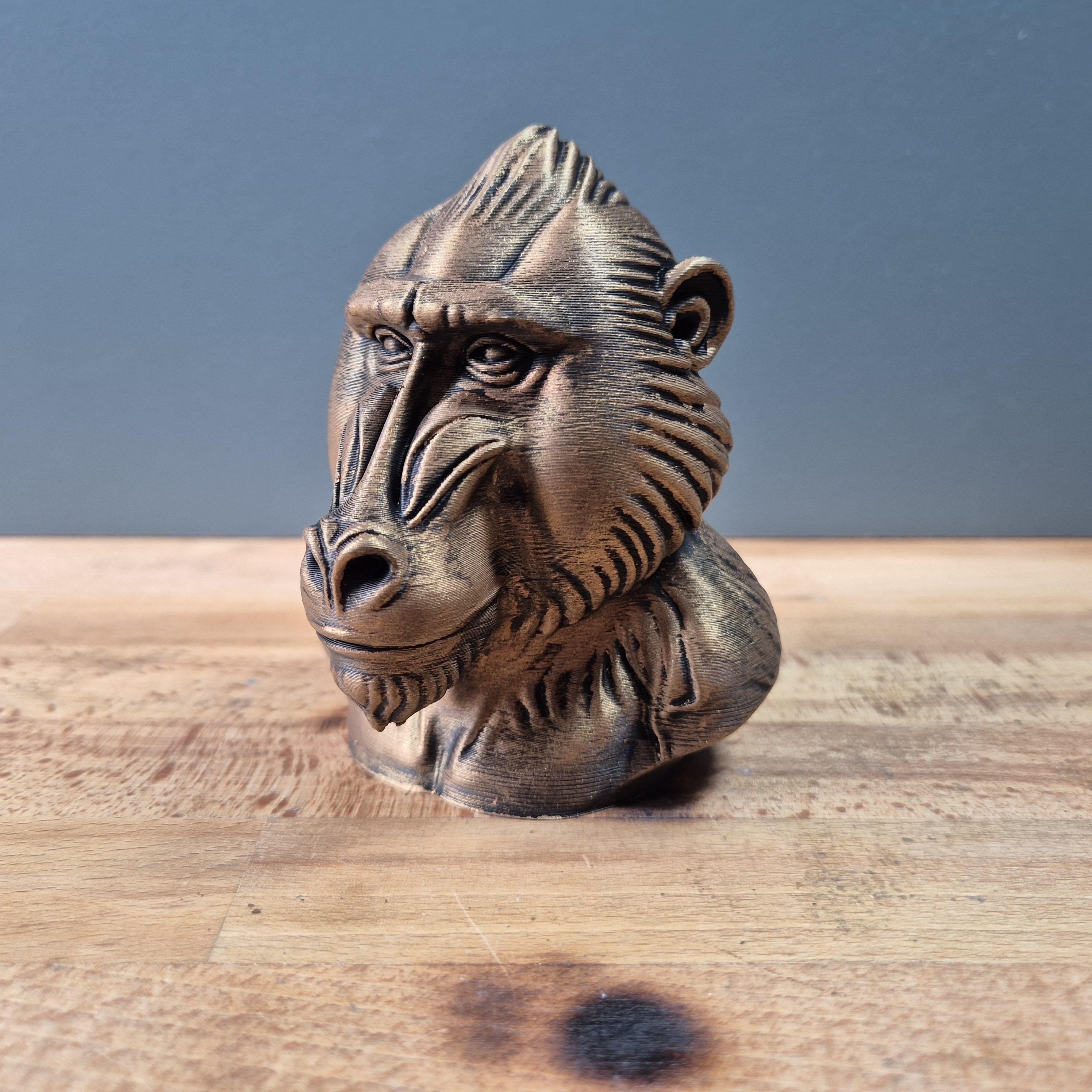 Tête de babouin décorative – Sculpture animale effet bronze – Statue singe moderne – Décoration intérieure originale – Objet déco design