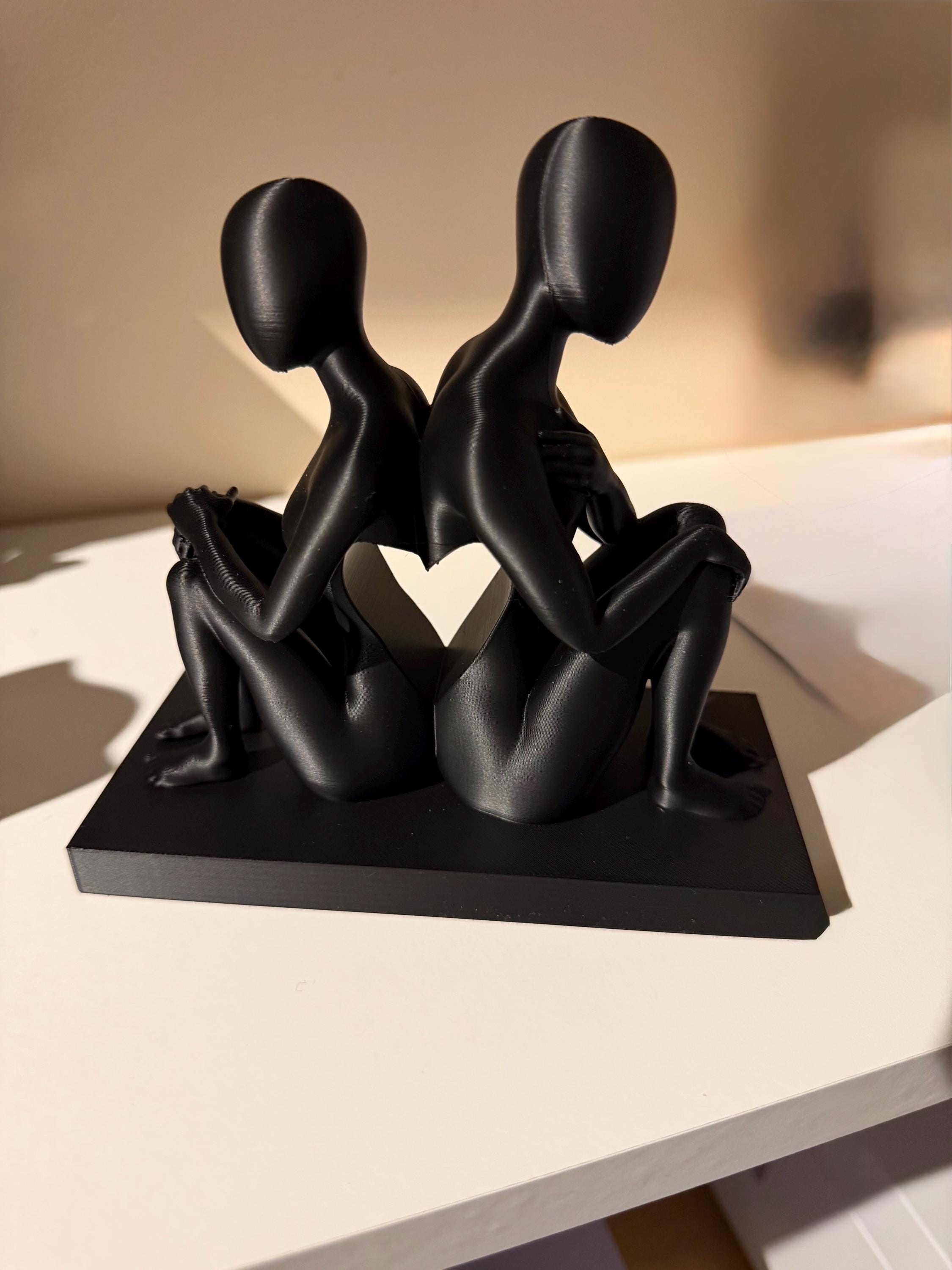 Statue Couple moderne – Sculpture amour & séparation – Décoration design minimaliste – Idée cadeau émotionnel