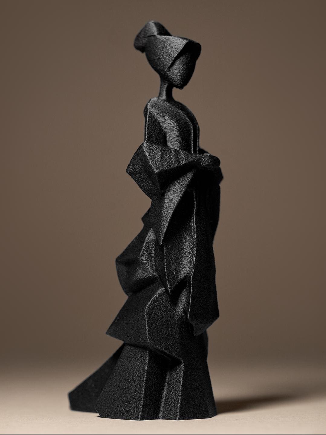 Statue Geisha Minimaliste – Sculpture Japonaise Moderne en Impression 3D – Décoration Zen et Élégante – Style Origami