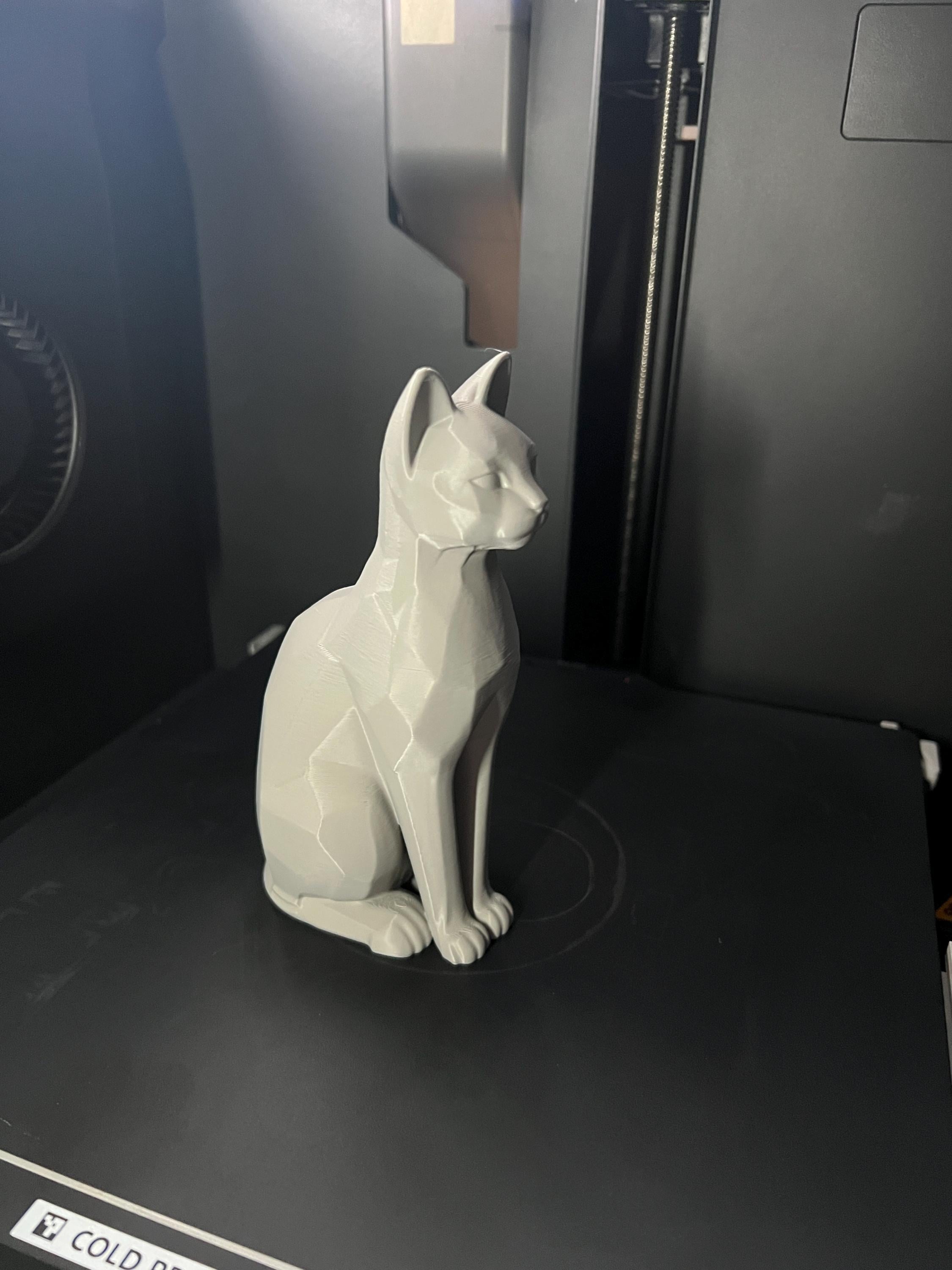 Statue Chat Égyptien Bastet – Sculpture Géométrique Moderne Imprimée en 3D