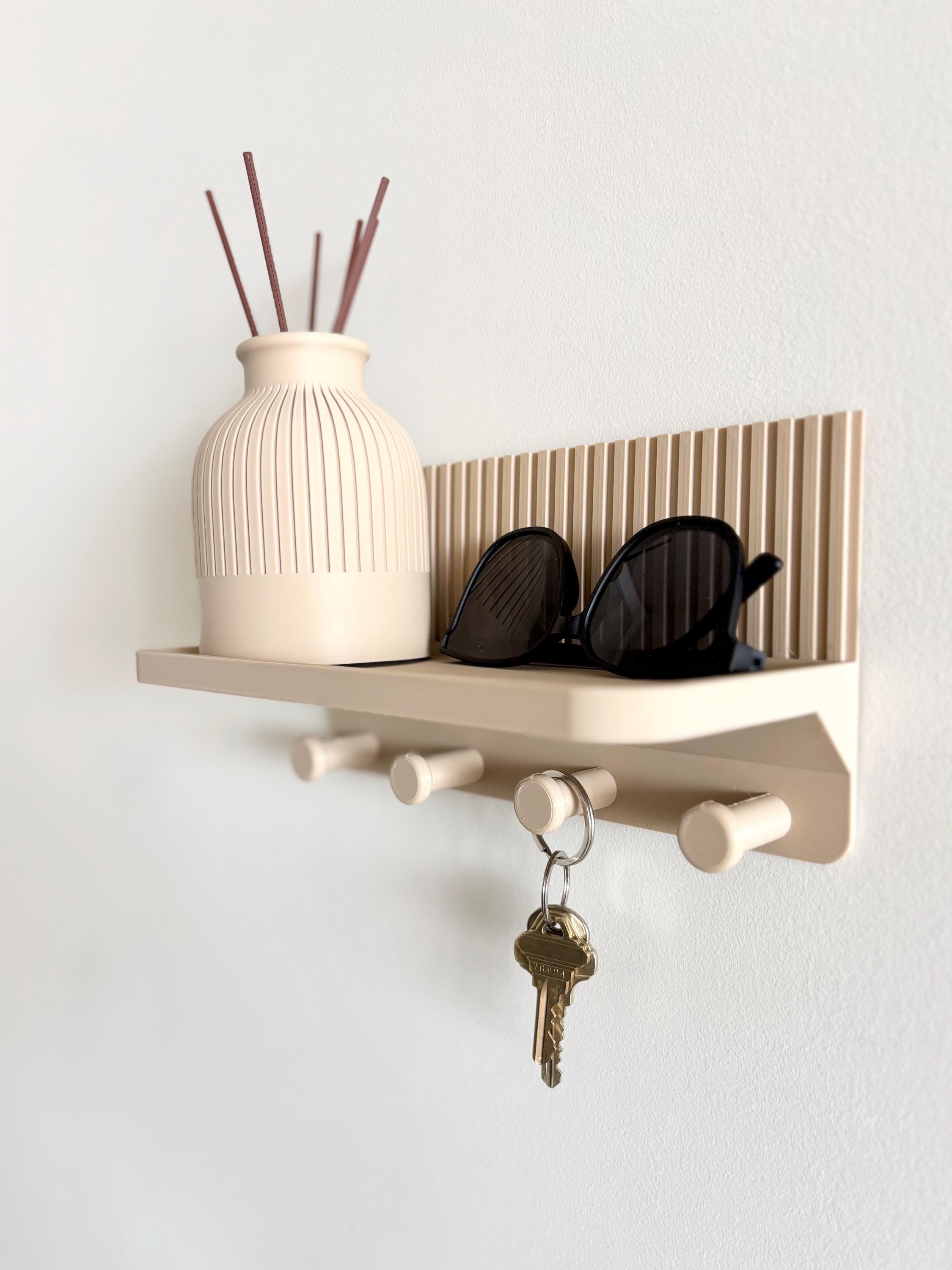 Étagère Murale Minimaliste avec Porte-Clés – Organisateur d’Entrée Moderne – Support Mural Design Imprimé 3D – Décoration Beige