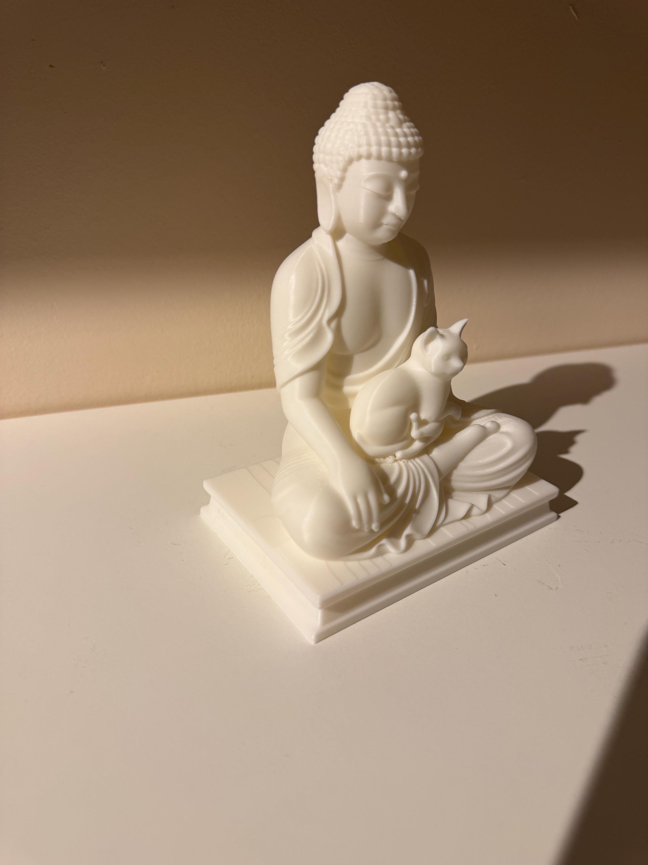 Statue Bouddha avec Chat – Sculpture Zen Imprimée en 3D – Décoration Spirituelle et Apaisante pour Maison