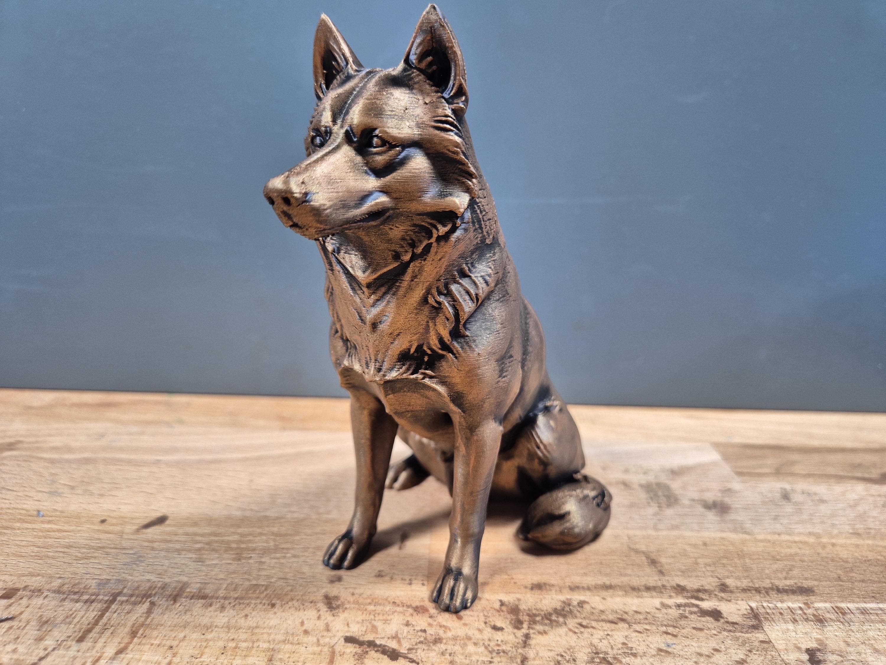 Statue Husky Sibérien en impression 3D – Chien décoratif effet bronze – Cadeau pour amoureux des Huskies