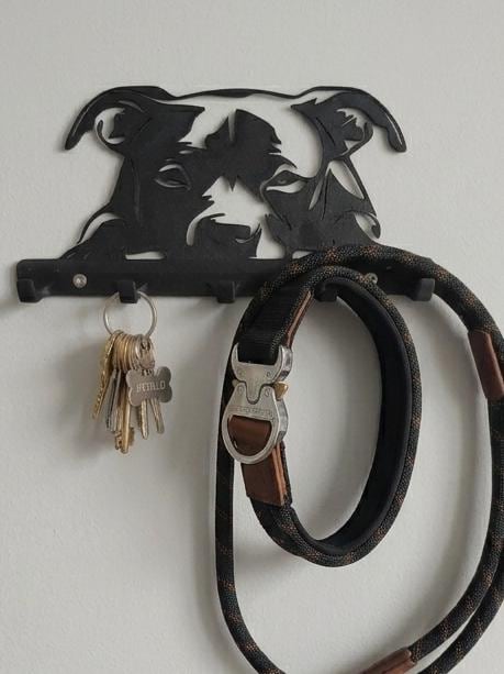 Porte-Laisse Chien Mural – Support Clés et Laisse Style Pitbull | Décoration Murale Imprimée en 3D