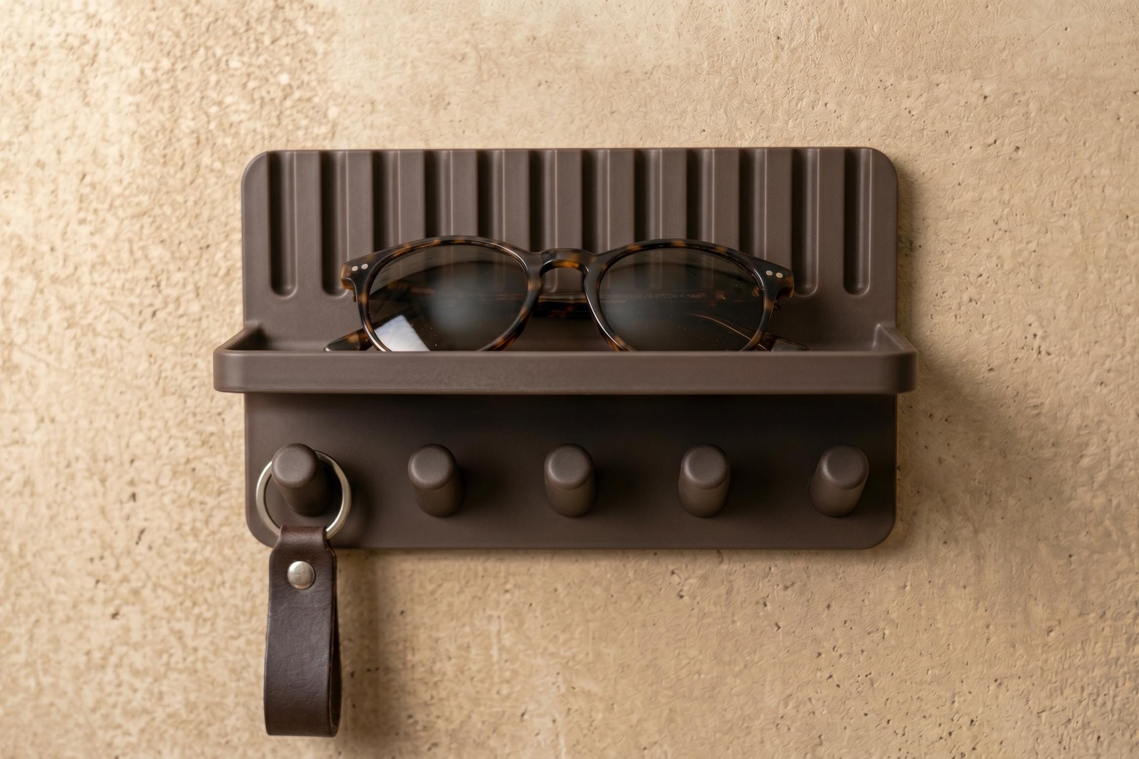 Porte-Clés Mural Moderne avec Étagère – Support pour Clés, Lunettes et Accessoires – Décoration Minimaliste