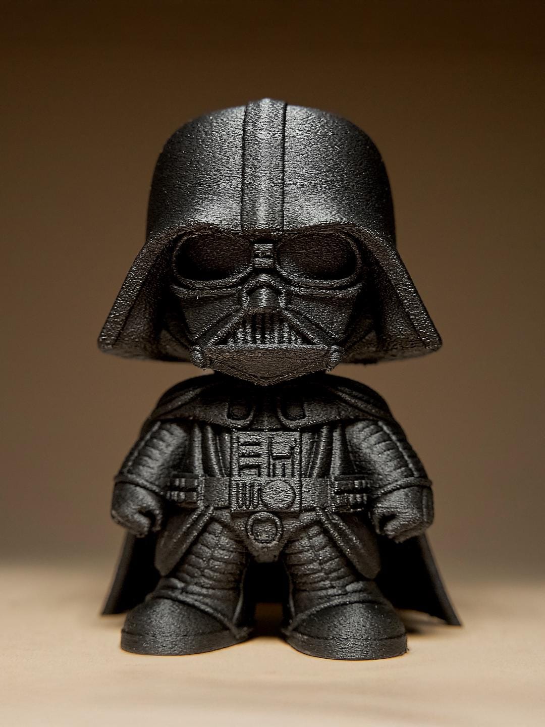 Figurine Seigneur Noir Style Galactique – Statue Geek Minimaliste – Décoration Fan Sci-Fi Imprimée en 3D