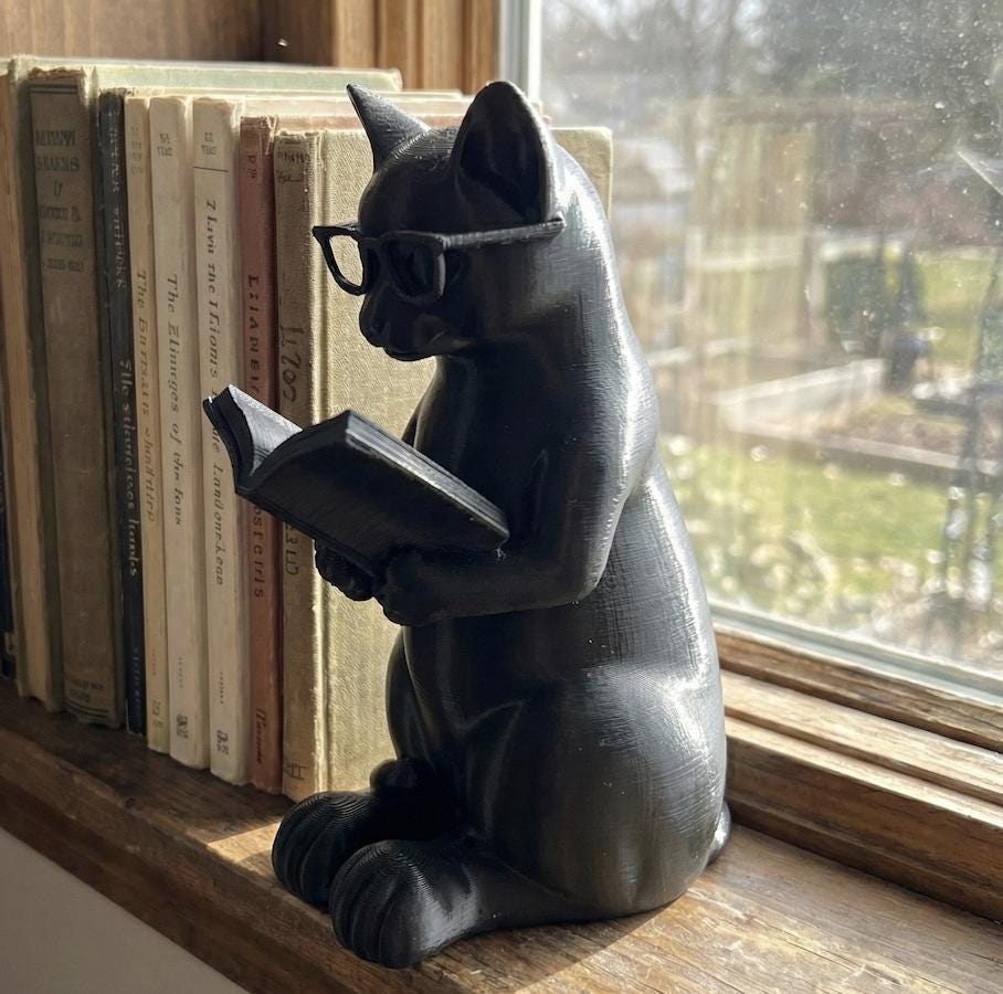 Chat Lecteur avec Lunettes – Statue Chat Bibliophile – Décoration Originale pour Bibliothèque – Impression 3D – Cadeau Amateur de Livres