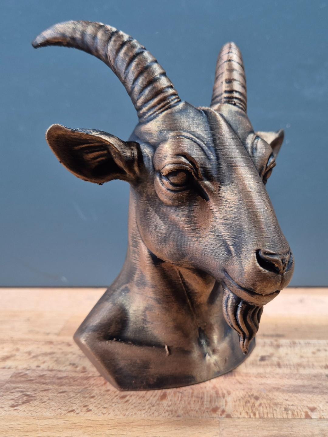 Buste de Chèvre Décoratif | Statue Animalière Rustique | Sculpture Effet Bronze | Décoration Maison Imprimée en 3D